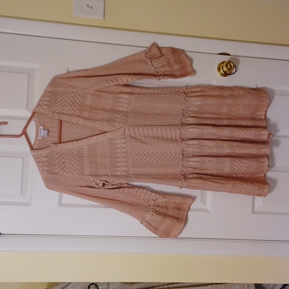 Venus, sz 10, runs small, dusty pink dress, geometric tone on tone design.